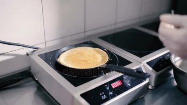 Krep pişirme yakın çekim