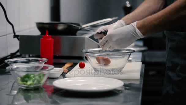 Omelett matlagning processen — Stockvideo