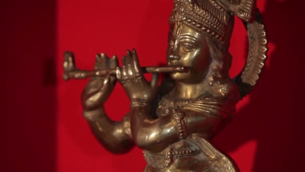 Крупным Планом Красивая Золотая Статуя Индийском Стиле Азиатском Ресторане — стоковое видео