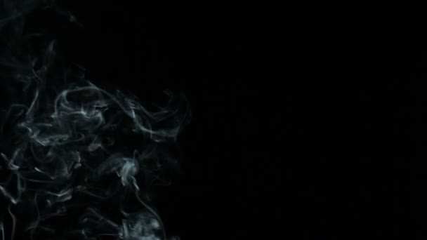 Rök Från Rökelse Pinne Svart Bakgrund — Stockvideo