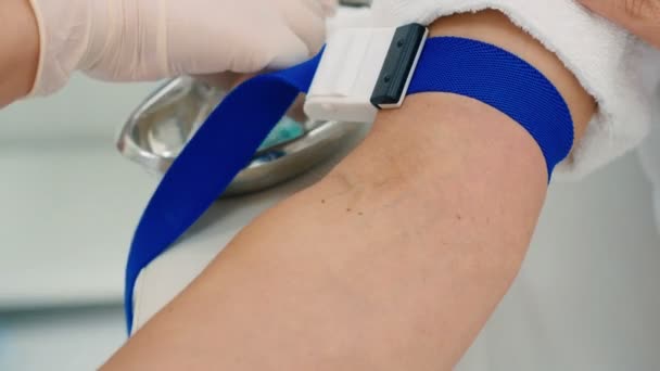 Médico Tomar Sangue Para Terapia Plasmolifting Clínica Cosmetologia — Vídeo de Stock