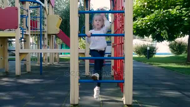 Cute little girl outdoor — Stock Video