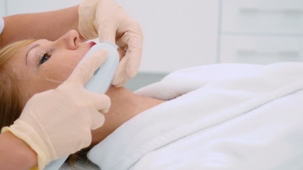 Medico Viso Pulito Bionda Mezza Età Femminile Clinica Cosmetologia — Video Stock