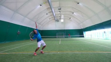 Büyük Tenis oynarken erkekler