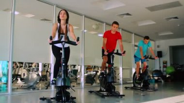 bisikletle eğitim insanlar 