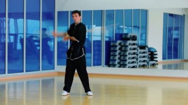 Adam eğitim Shaolin mücadele sopa