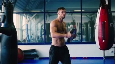 Sportif adam eğitim vasıl jimnastik salonu 