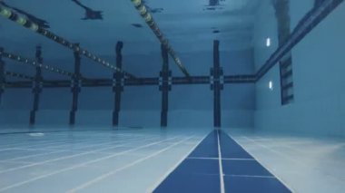 adam gözlük dalış Havuzu.