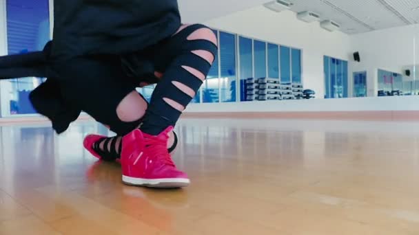 若い女性ヒップホップ ダンサー — ストック動画