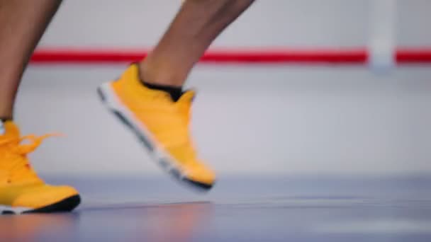 Boksör ayak Boks ringi üzerinde — Stok video