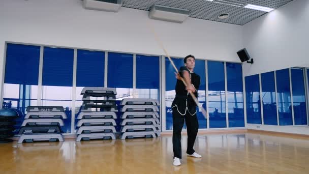 Człowiek szkolenia Shaolin Stick walki — Wideo stockowe