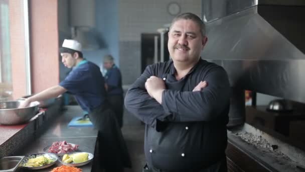 Close Homens Cozinhar Cozinha Restaurante Asiático — Vídeo de Stock