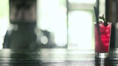 kırmızı taze kokteyl