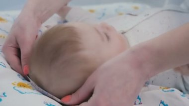 Doktor önlemler çevresi çocuk baş