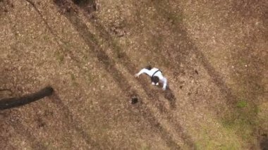 sanal gerçeklik gözlüklü adam