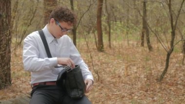 adam gözlük götürün