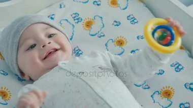 Şirin Bebek gülümsüyor