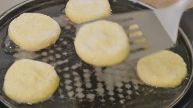 evde sürecinde mutfak pişirme yakın çekim