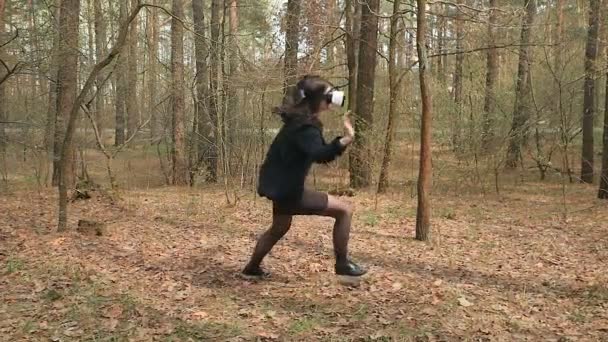 Fille en réalité virtuelle lunettes