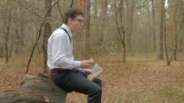 Boy holding a package with sandwiches — Stock Video