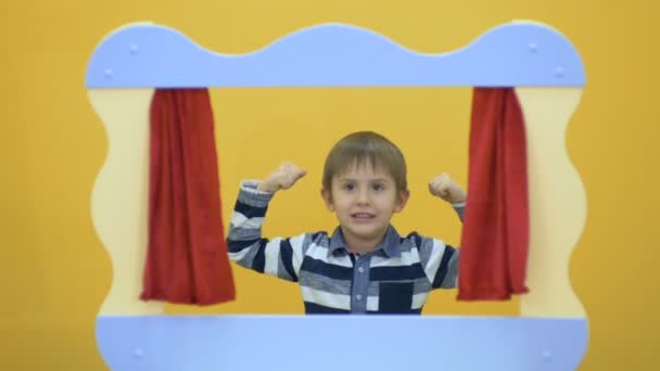 Malý roztomilý chlapec — Stock video