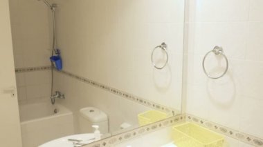 Küçük şık hafif banyo