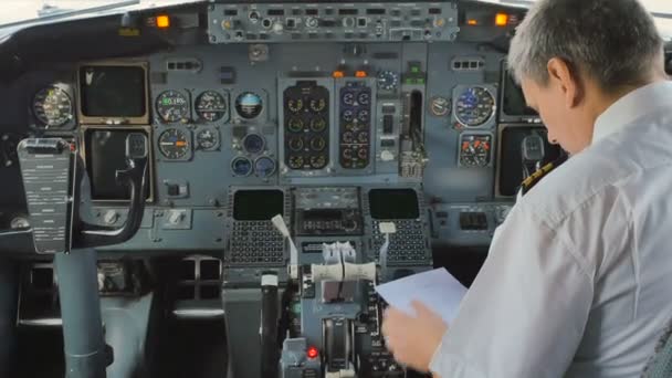 The pilot prepares to flight and checks some documents — Stock Video