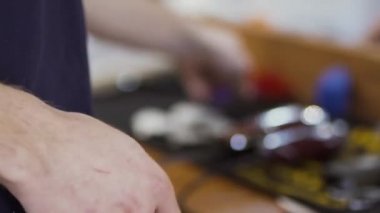 Kuaför püskürtme tıraş makinesi temizler