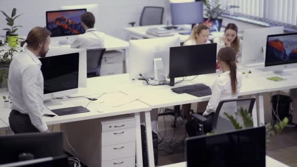 Obchodní Lidé Pracují Počítačem Kanceláři — Stock video