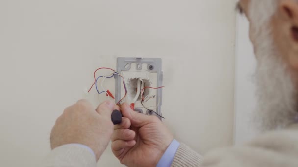 Electrician untist nuts and install intercom — Stock Footage Electrician untist nuts and install intercom Royalty Free Stock Video
