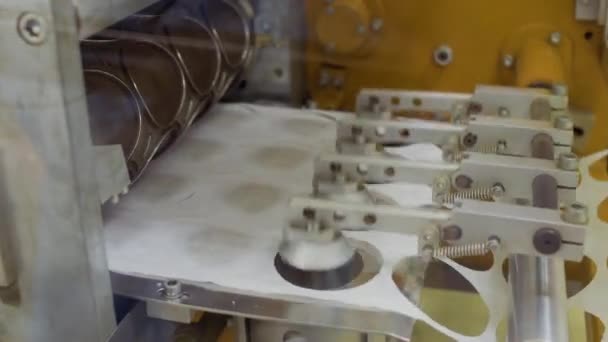 Machine for making tea bags — Stock Video