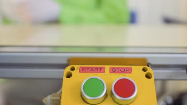 Botón de inicio y parada en el panel de control — Vídeo de stock