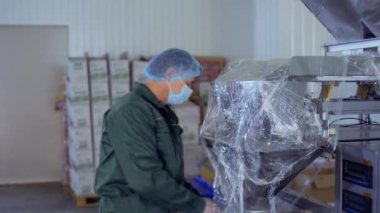 İşçi fabrikası'nda yeni ekipman paketini açmalısınız.