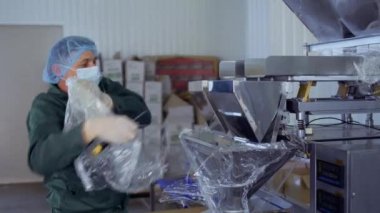 Yeni makine çay fabrikası'nda çalışan paketini açmalısınız