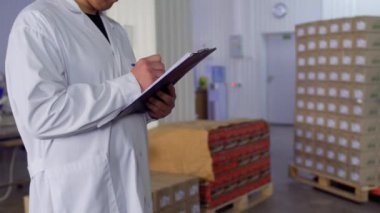 Adam Fabrikası'nda çalışma kapasitesi hakkında rapor yapar