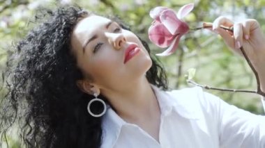 Pembe Manolya ile şehvetli esmer