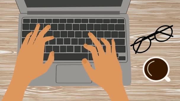 Close-up van laptop, bril en koffiebeker op tafel. Mannelijke blanke handen typen op toetsenbord. Cartoon, 2de animatie. — Stockvideo