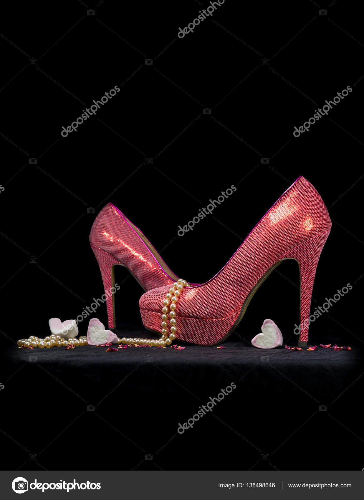 eeuwig Rendezvous Pracht Sexy pink stiletto shoes with pearls and hearts. Stock Photo by ©Caymia  138498646