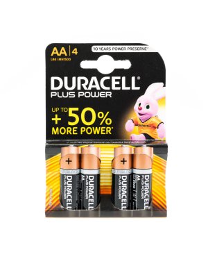 4 Duracell güç artı Aa pil paketi. Beyaz arka plan.