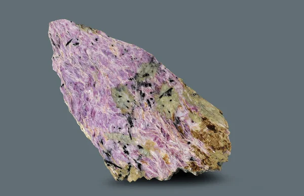 Minerale Mijnbouw Speciale Knippen Het Mineraal Een Donkere Achtergrond Mijnbouw — Stockfoto