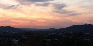 Sessiz kasabada günbatımı