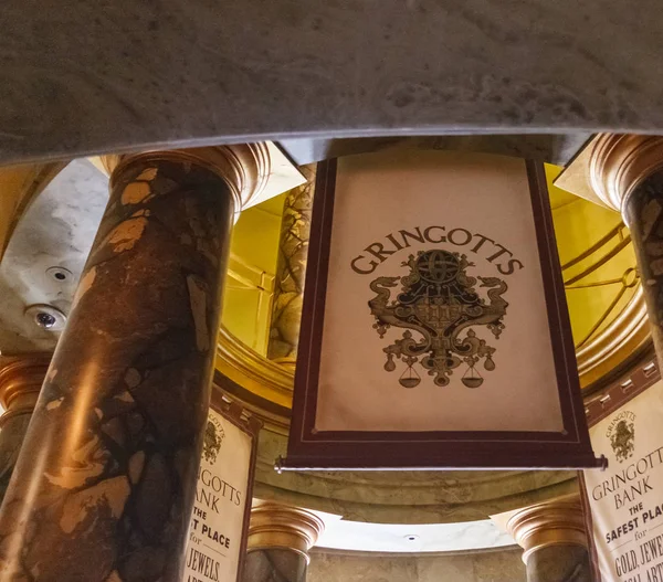 Orlando, Florida / Amerika Birleşik Devletleri - 22 Haziran 2016 - büyücü dünya - in sürgü çömlekçi Diagon Sokağı - Bank Gringotts