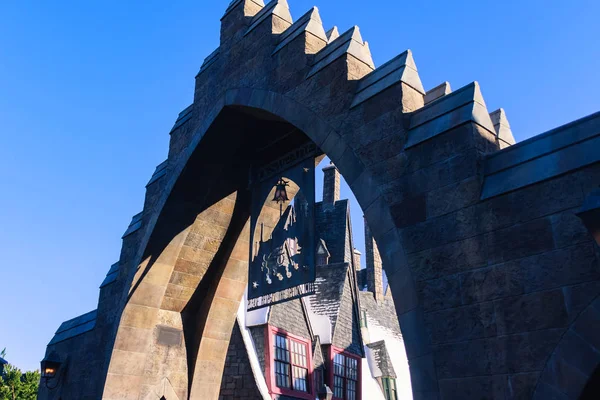 Orlando, Amerika Birleşik Devletleri - 20 Haziran 2016 - büyücü dünya - in sürgü çömlekçi Hogsmeade giriş