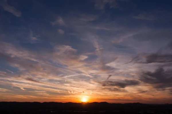 Sessiz kasabada günbatımı