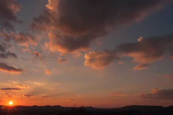 Tennessee uykulu kasaba üzerinden günbatımı