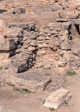 Knossos Tapınağı 'nın gelişigüzel manzarası Yunanistan' ın Heraklion kentindeki elementleri harap ediyor