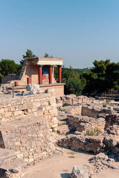 Przypadkowy widok na ruiny świątyni Knossos w Heraklionie, Grecja — Zdjęcie stockowe