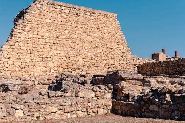 Vista casual sobre los elementos de las ruinas del templo Knossos en Heraklion, Grecia — Foto de Stock