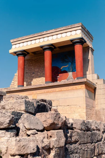 Alkalmi kilátás a Knossos templom romjai elemek Heraklion, Görögország — Stock Fotó