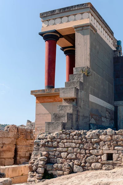 Alkalmi kilátás a Knossos templom romjai elemek Heraklion, Görögország — Stock Fotó